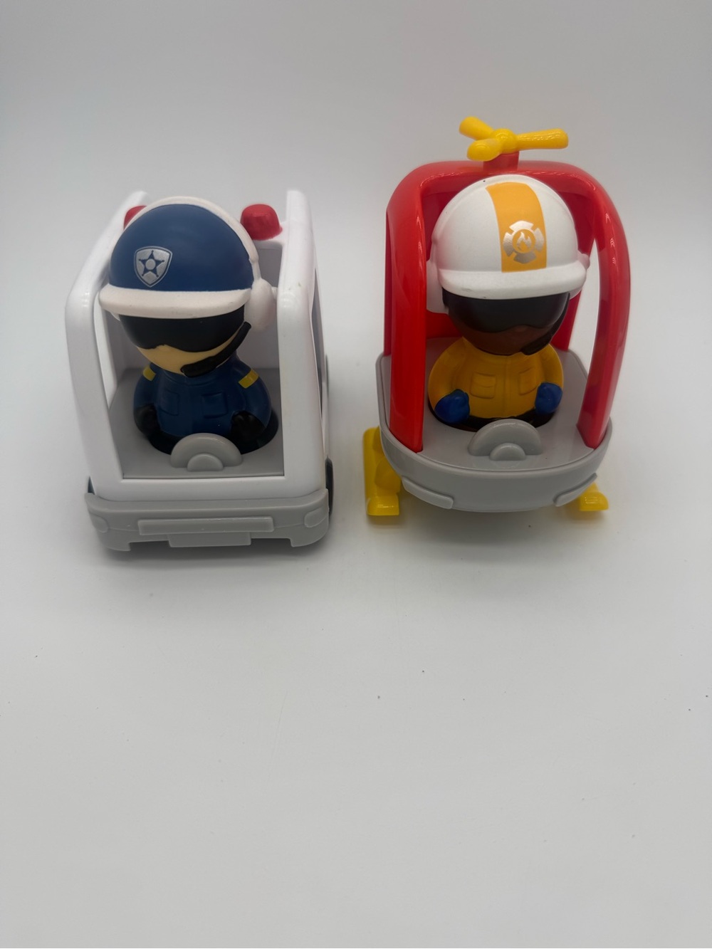 Member's Mark Rescue Station Toy Vehicles & 2 People Helicopter Ambulance EUC